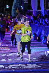 BIB: 3388
                            <button type="button" onclick="openModal(26224388)" class="btn btn-primary btn-sm float-right btn-popup" data-toggle="modal" data-target=".modal-high-quality">
                        <i class="fas fa-shopping-cart"></i> Add to Cart
                    </button>
                                            <button type="button" onclick="isThisMe(26224388, true)" class="btn btn-success btn-sm float-right btn-popup btn-isme hidden" data-toggle="tooltip" data-placement="bottom" title="นี่คือรูปของคุณใช่ไหม คลิกที่นี่เพื่อเอาเข้าอัลบั้ม">
                        <i class="fas fa-plus"></i> Add to album
                    </button>
                    <button type="button" onclick="isThisMe(26224388, false)" class="btn btn-warning btn-sm float-right btn-popup btn-isnotme hidden">
                        <i class="fas fa-ban"></i> Remove from album
                    </button>